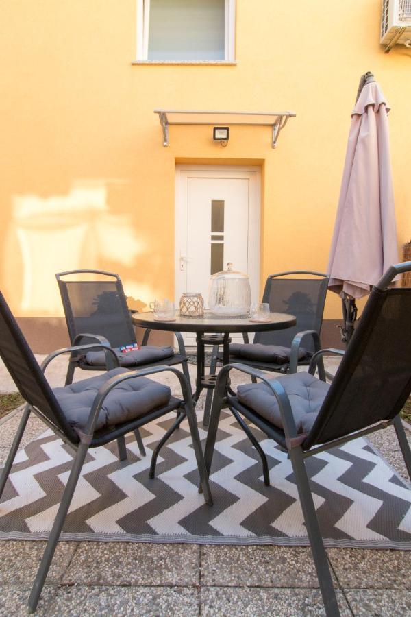 Apartment Moet With Garden Pula